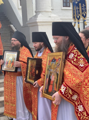 Отец Симеон с братией